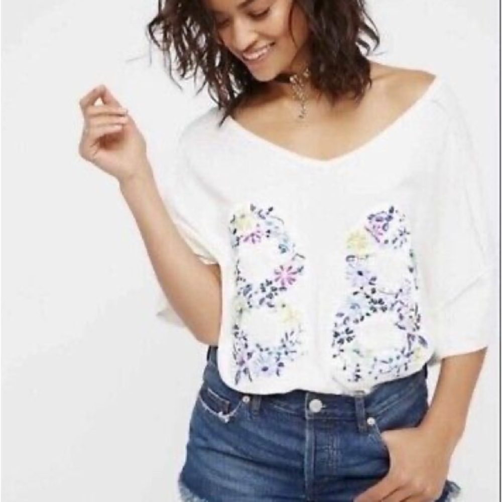WE THE FREE IVORY HIGH LOW EMBROIDERED 88 TEE SZ L NWT